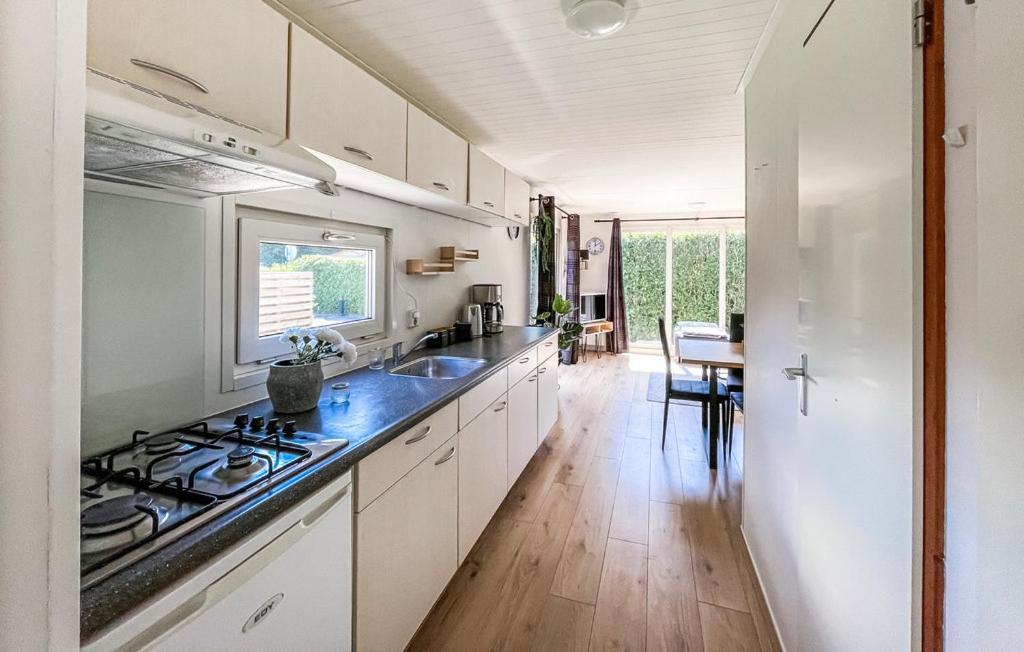 Chalet In Hartje Zeeland, Vlakbij Zeeuwe Kust Vp011 Heinkenszand