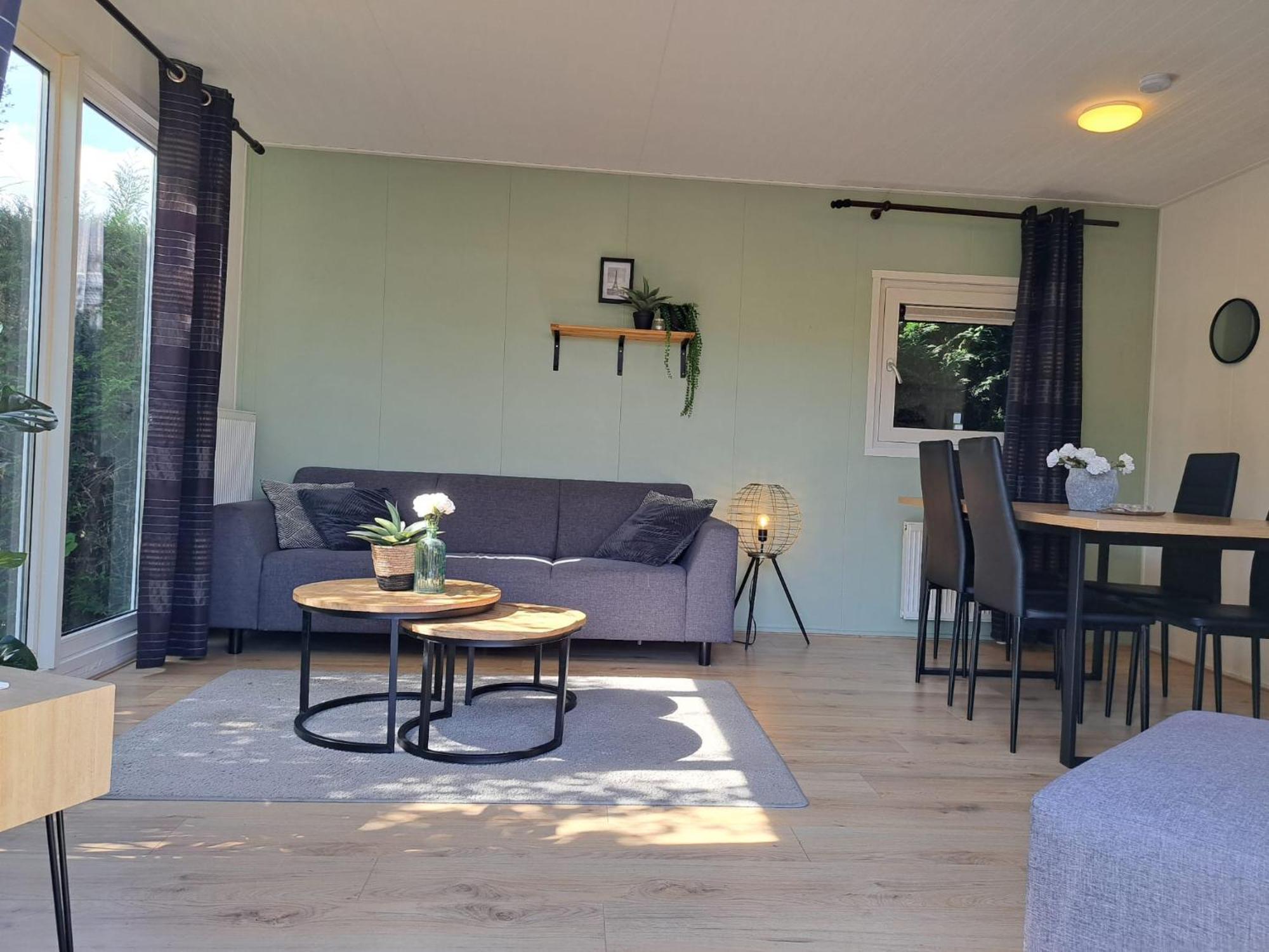 In Hartje Zeeland, Vlakbij Zeeuwe Kust Vp011 Chalet Heinkenszand