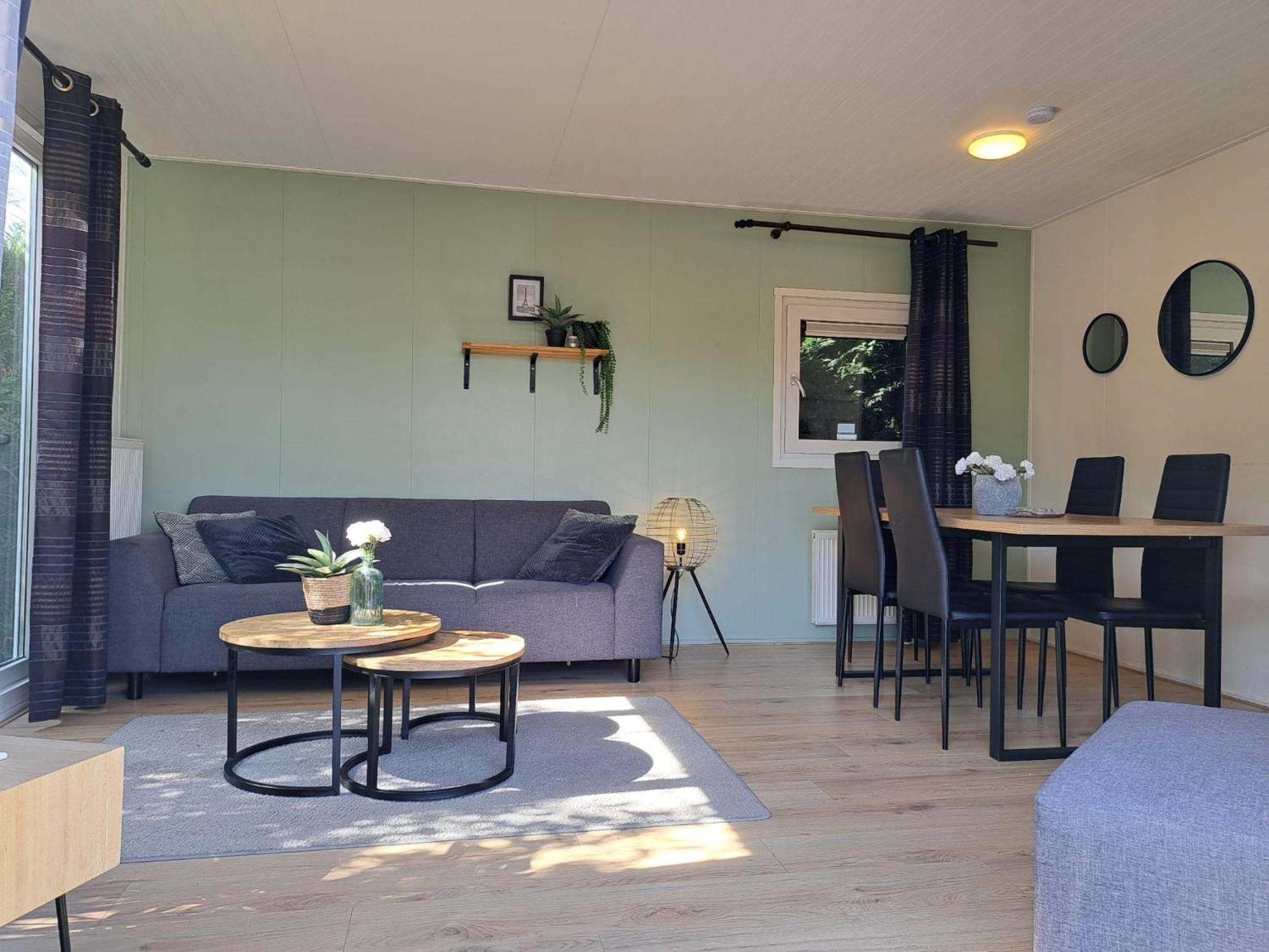 In Hartje Zeeland, Vlakbij Zeeuwe Kust Vp011 Chalet Heinkenszand