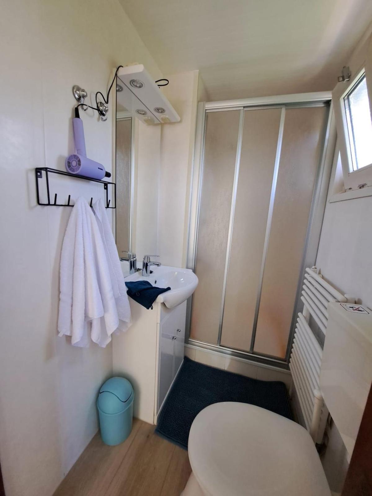 In Hartje Zeeland, Vlakbij Zeeuwe Kust Vp011 Chalet *