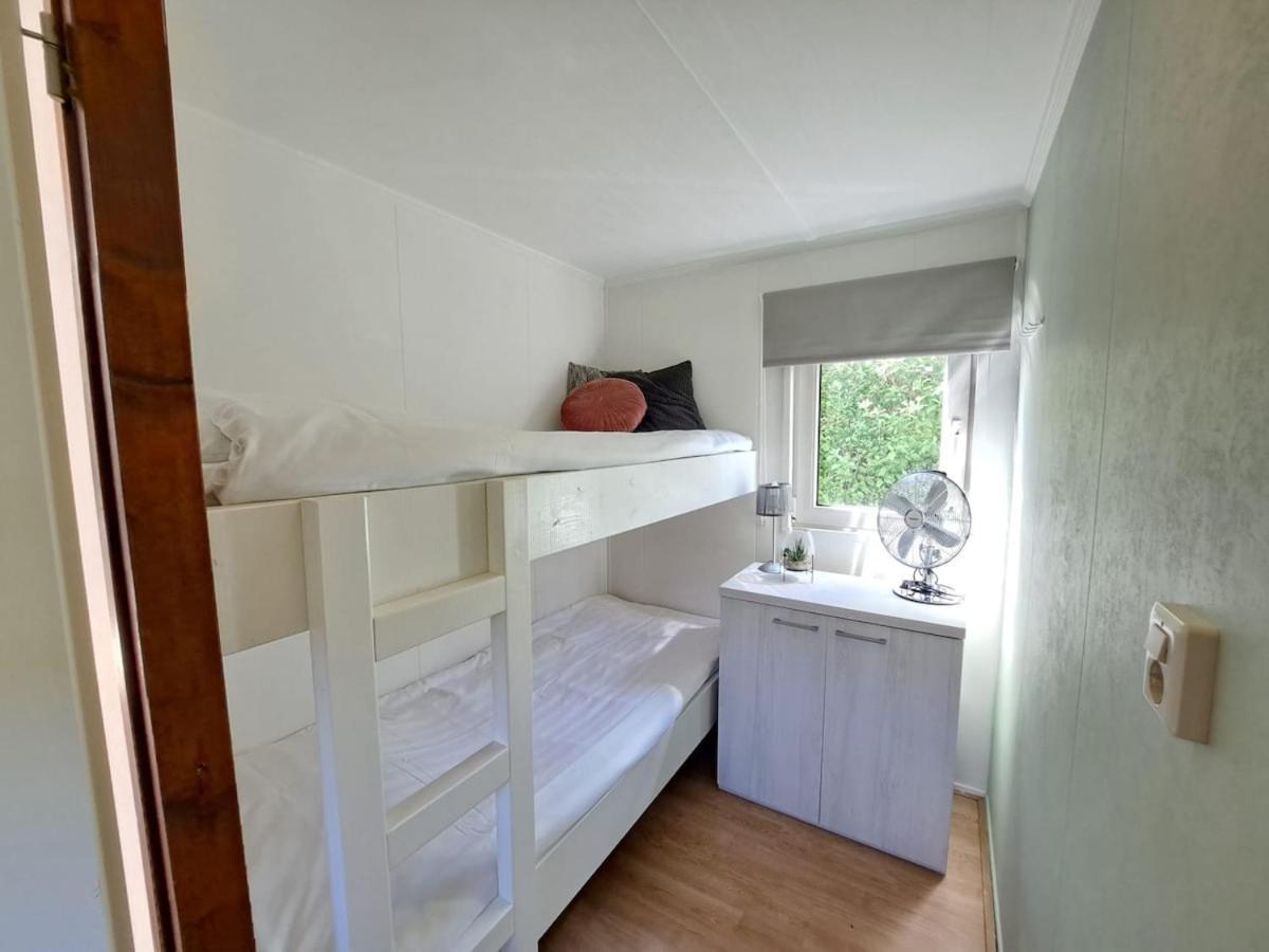 Chalet In Hartje Zeeland, Vlakbij Zeeuwe Kust Vp011 Heinkenszand