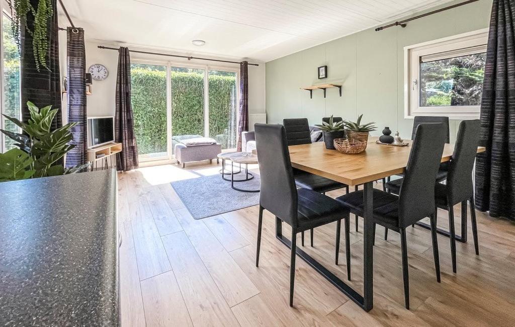 In Hartje Zeeland, Vlakbij Zeeuwe Kust Vp011 Chalet *