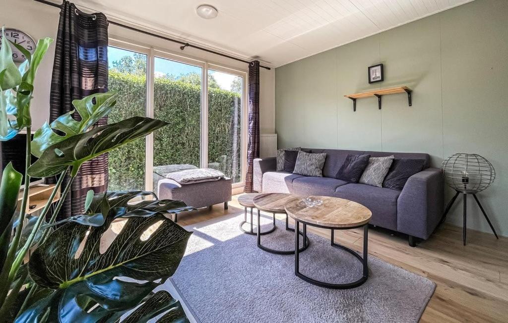 In Hartje Zeeland, Vlakbij Zeeuwe Kust Vp011 Chalet Heinkenszand